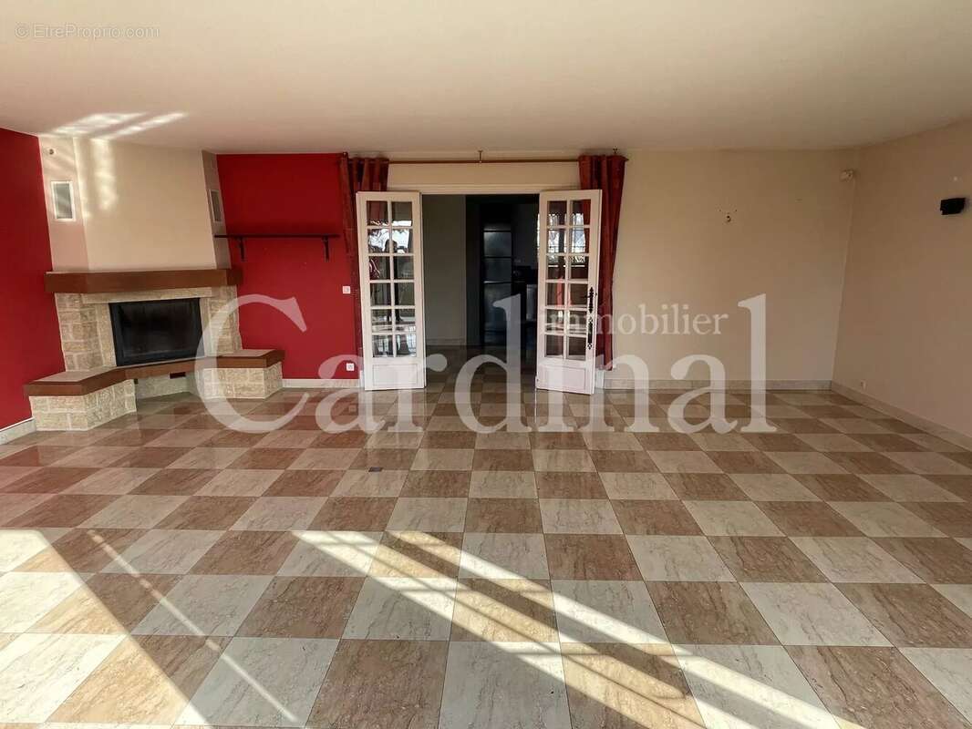 Maison à SAINT-NOM-LA-BRETECHE