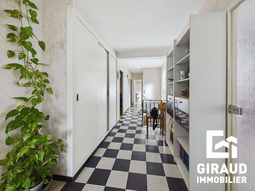 Maison 91 m² à La Caillere-Saint-Hilaire  - photo 6