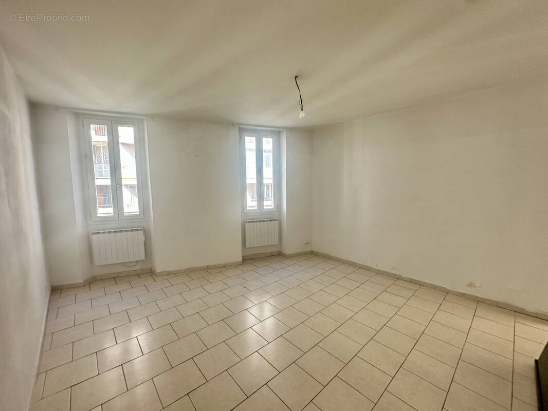 Appartement à MARSEILLE-4E