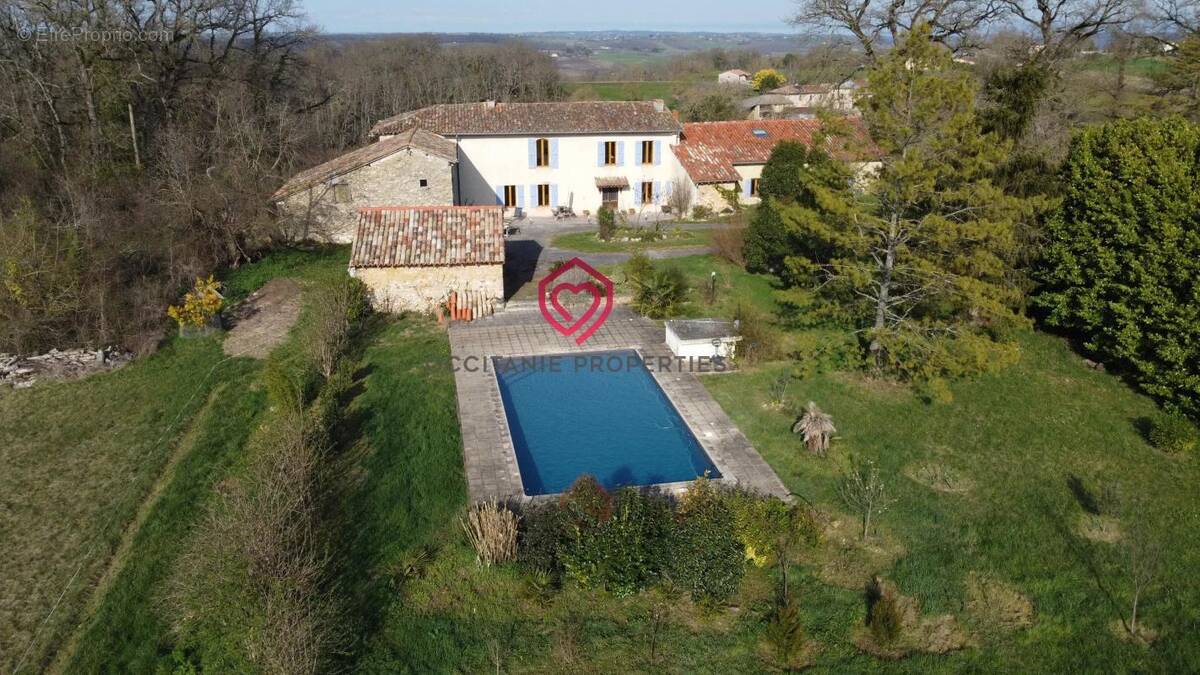Maison à AURIGNAC