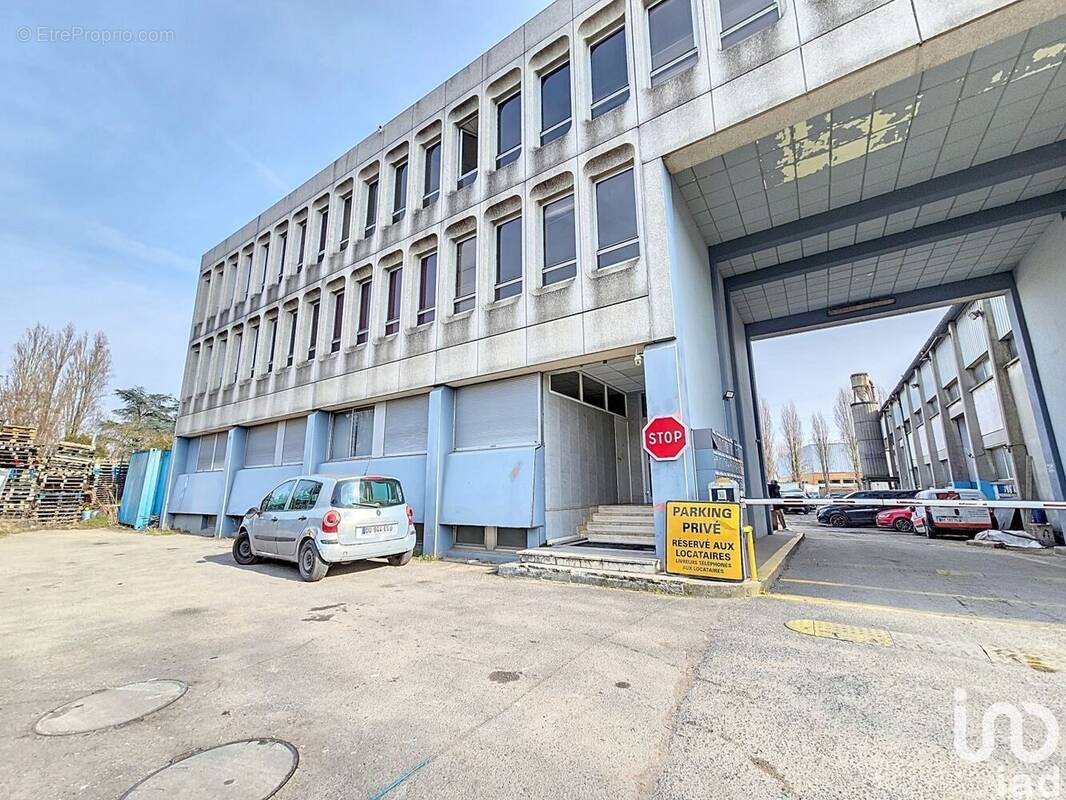 Photo 1 - Commerce à SARCELLES