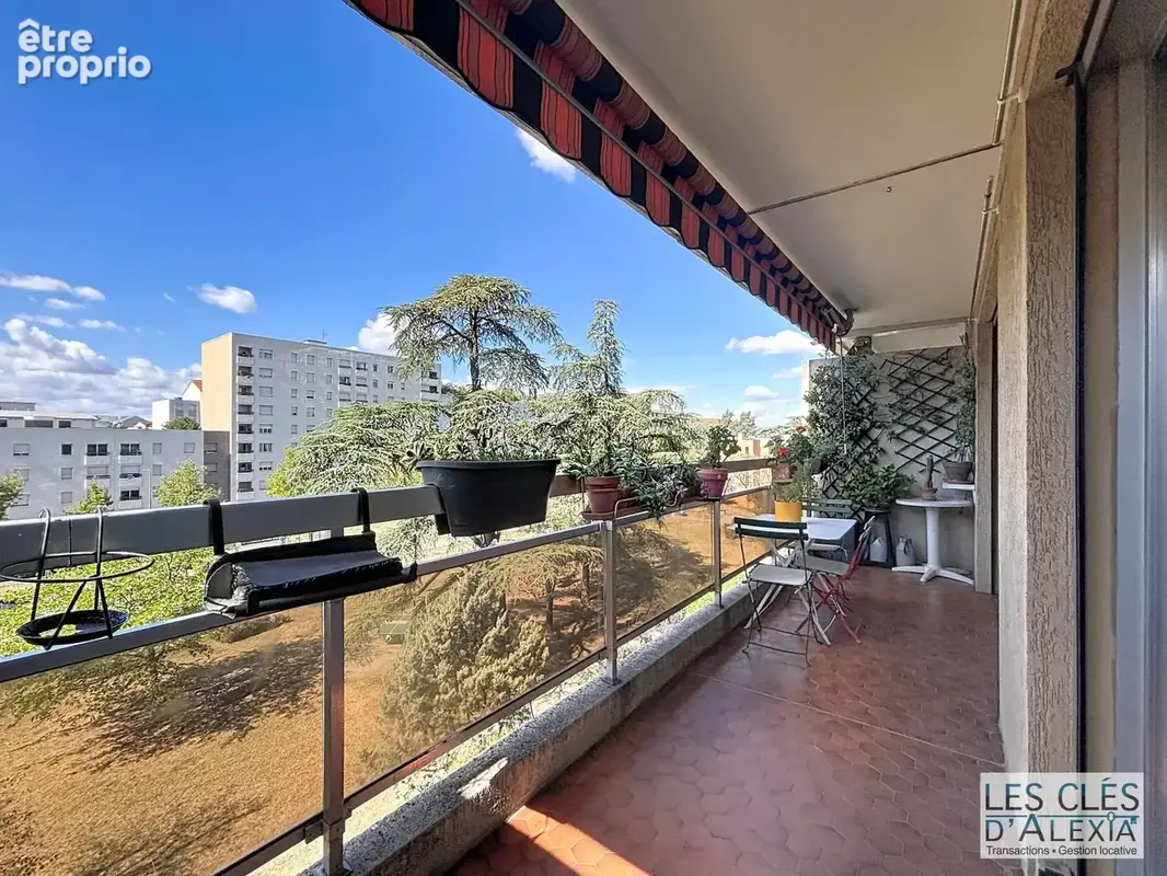 T4  de 87 m2 traversant avec balcons et garage fermé – Villeurbanne - photo 2