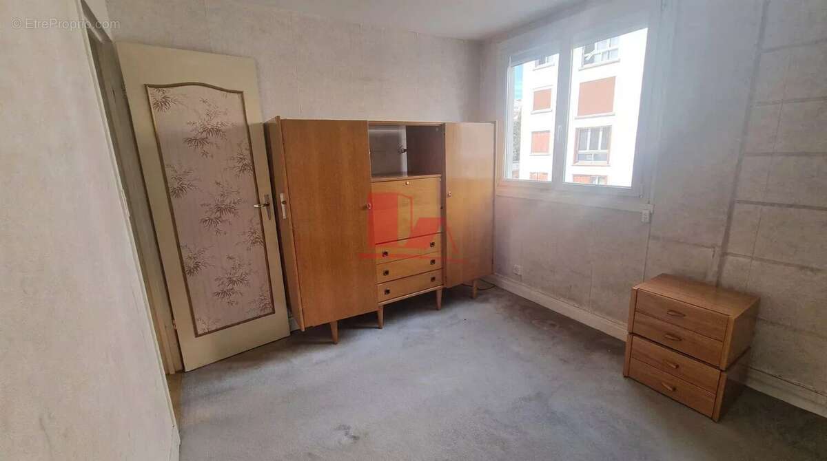 VANVES – Appartement 3 pièces de 51 m² à rénover – Métro et commerces à proximité - photo 4