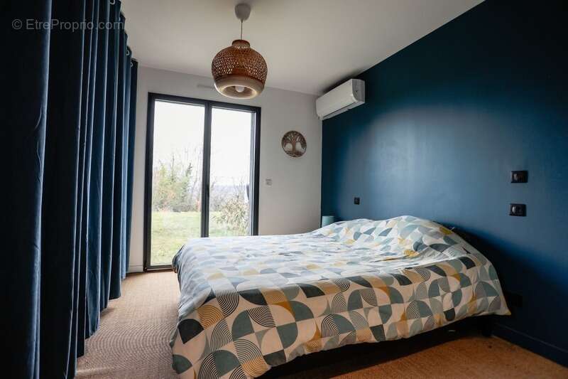 Maison 5 pièces - 137 m² - SAINT MAURICE (63270) - 405 000 euros - photo 6