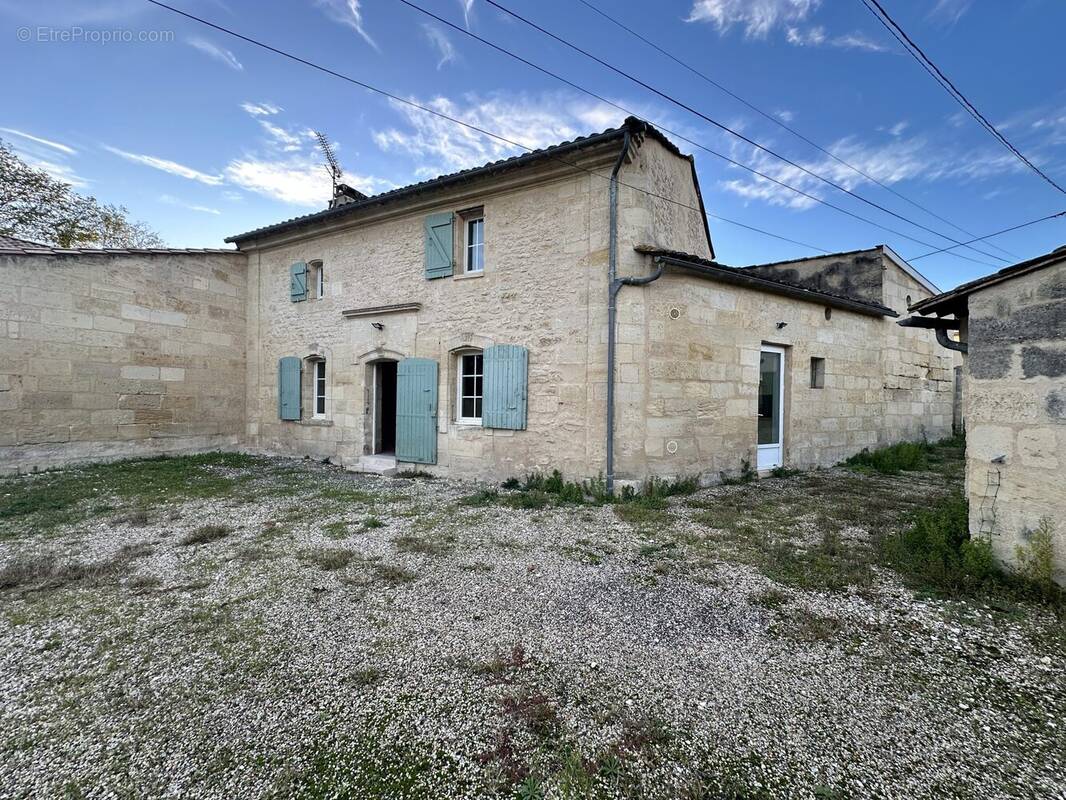 Maison à LES ARTIGUES-DE-LUSSAC