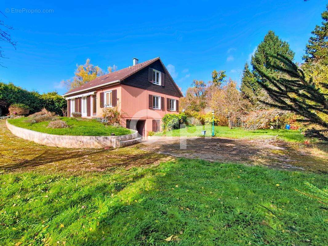 Maison à DOULEVANT-LE-CHATEAU