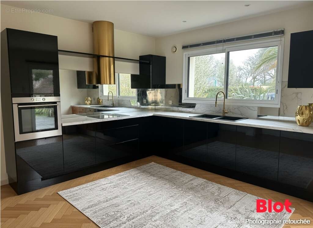 Maison 249 m² à Saint-Ave  - photo 7