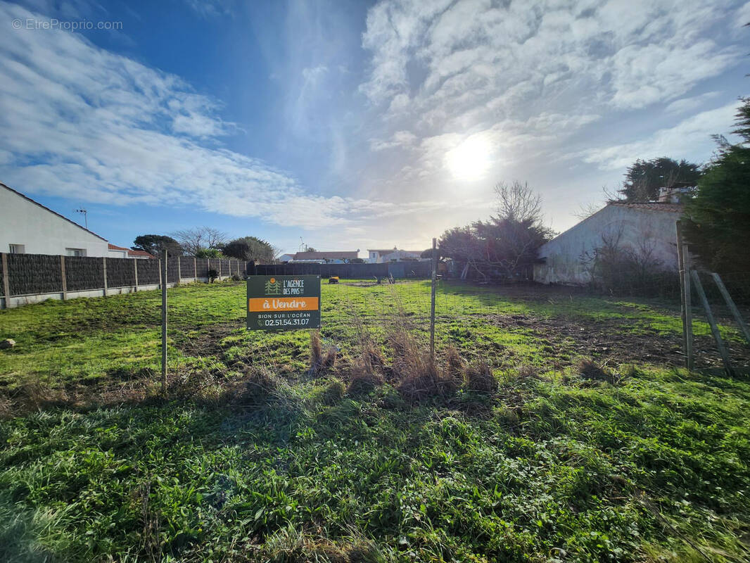 Terrain à SAINT-HILAIRE-DE-RIEZ