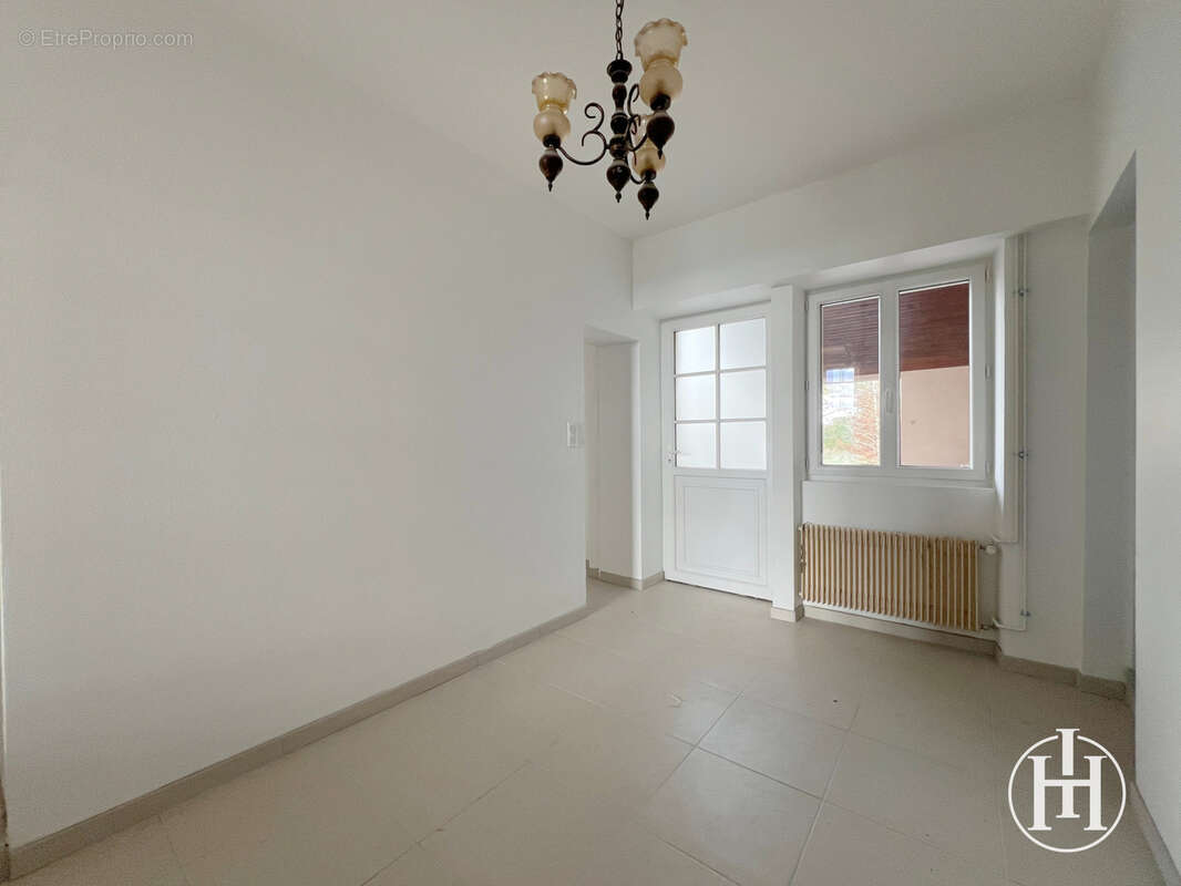 Maison à SAINT-CHRISTOPHE-LE-CHAUDRY