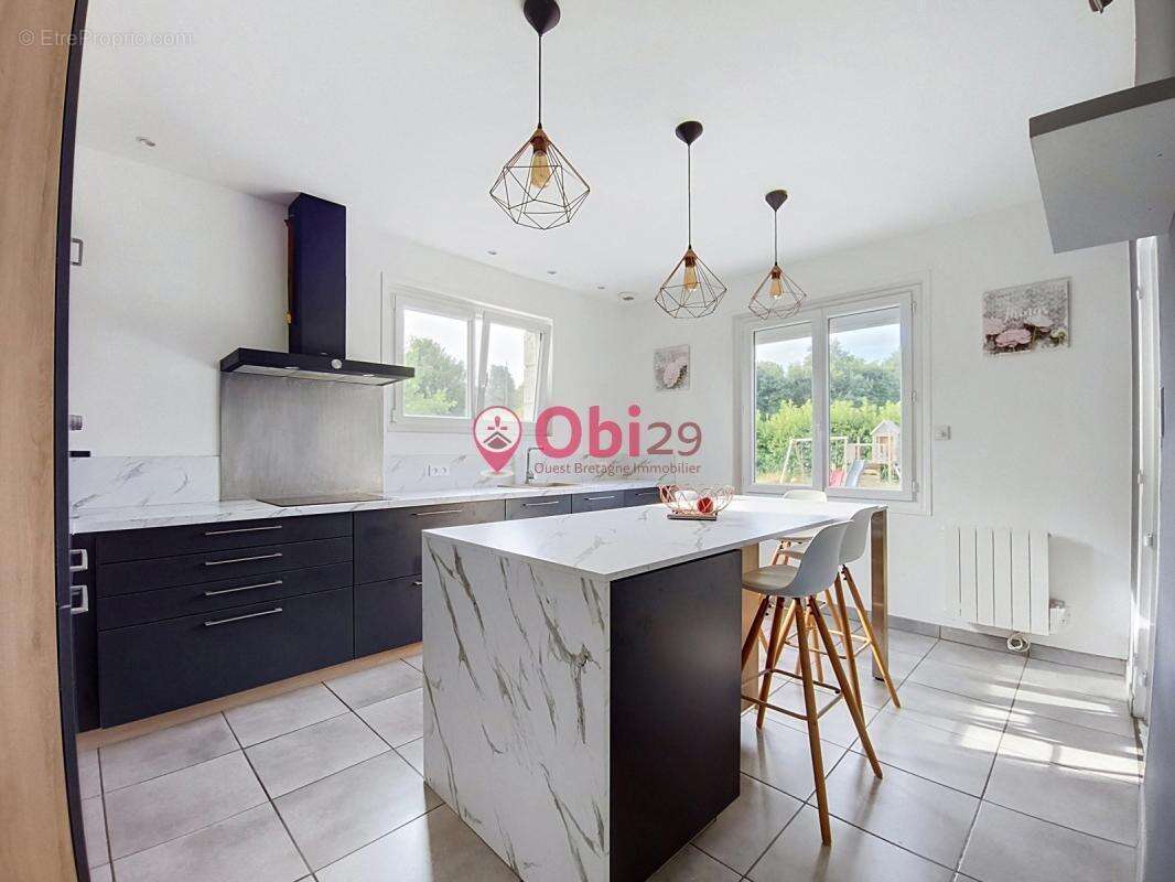 Une belle familiale rénovée avec goût, prête à vous accueillir ! - photo 4