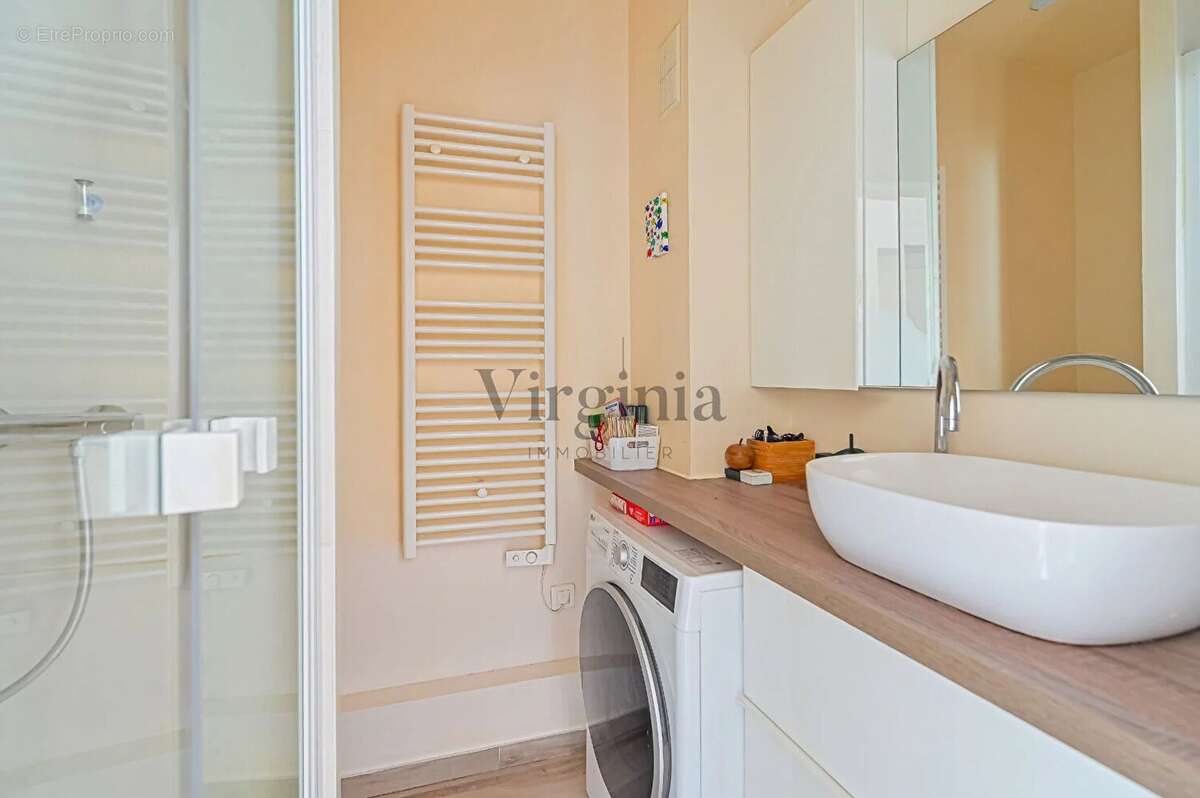 Appartement à CHARENTON-LE-PONT