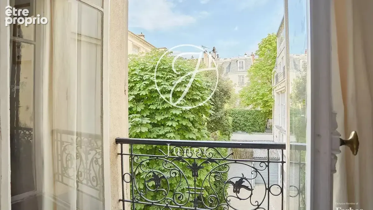 Paris 16e - SPONTINI / LONGCHAMP - Appartement à vendre - 5 pièces - 145,02m² Carrez - 3 chambres - Balcons 4,24 m² -  Charme de - photo 11