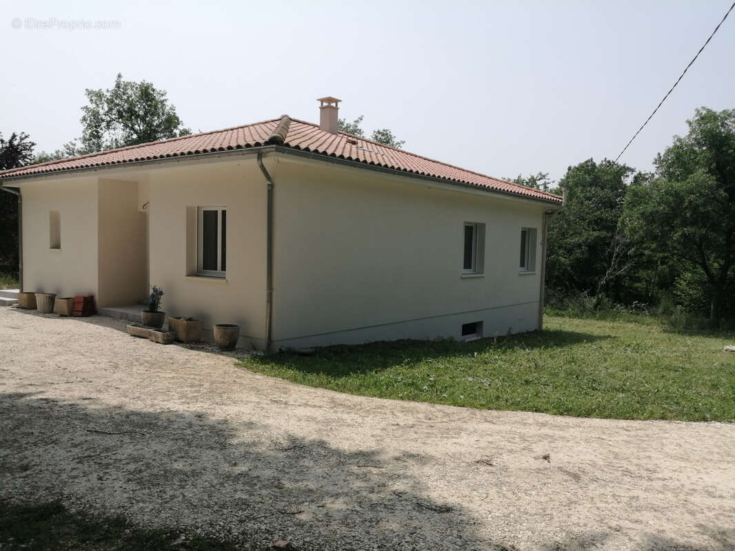 Maison à CHAMPAGNE-ET-FONTAINE