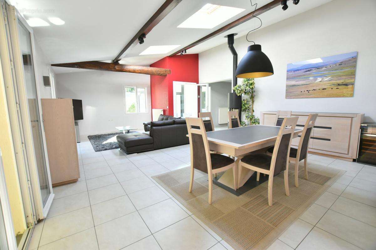 Maison à VAUGNERAY