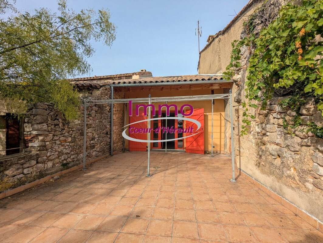 Maison à MONTPEYROUX