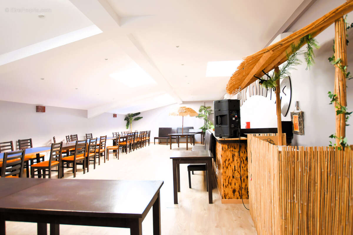 Commerce à LES ESSARTS-LE-ROI