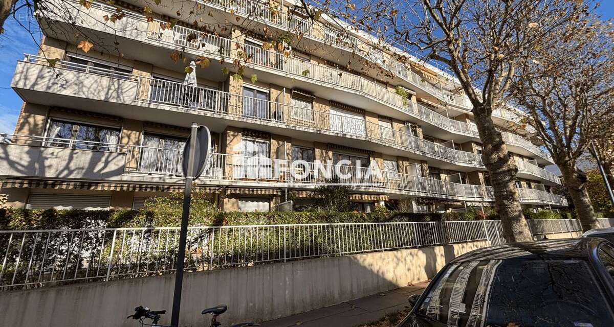 Appartement à SAINT-MAUR-DES-FOSSES
