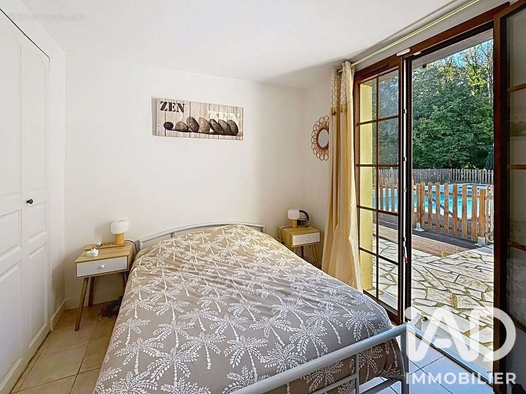 Maison 148 m² à Crecy-La-Chapelle  - photo 6