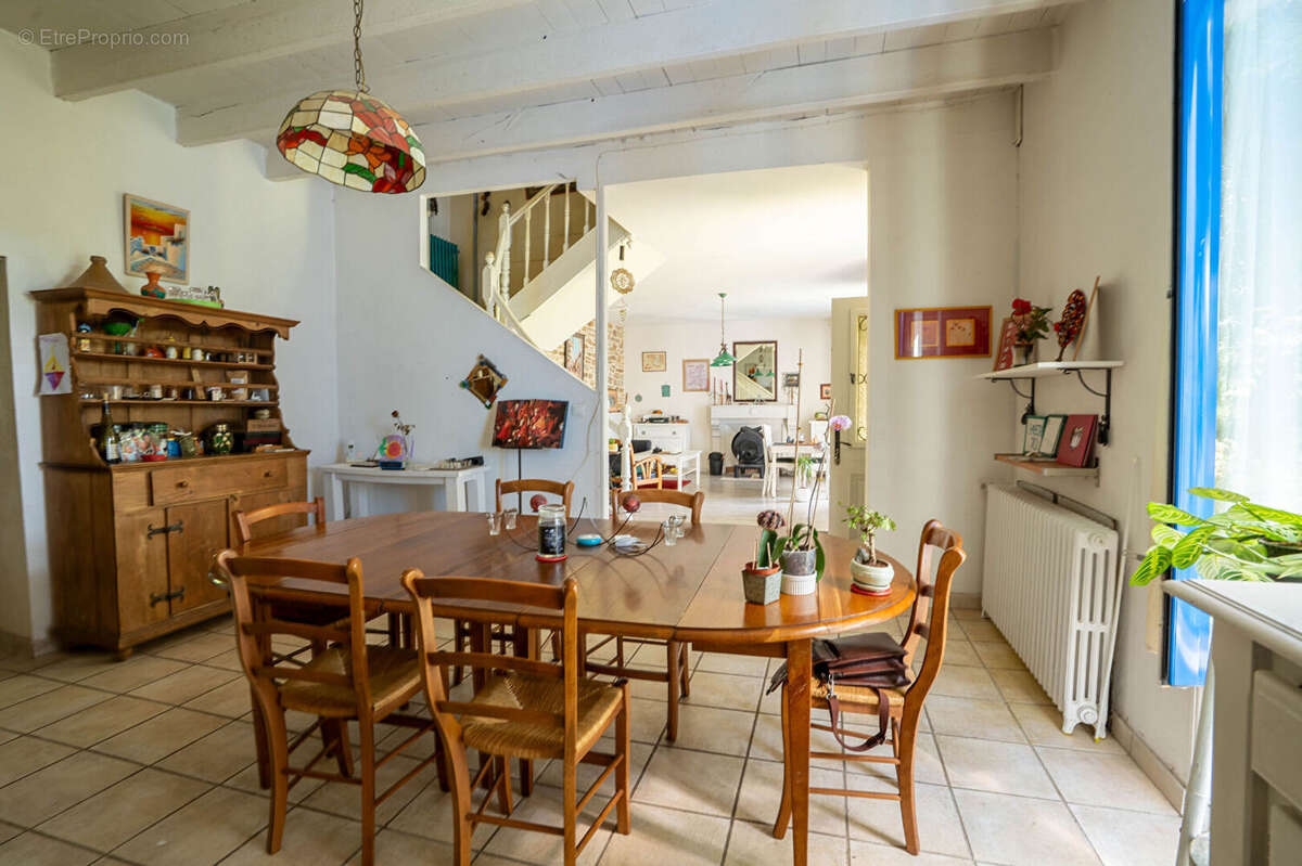 A vendre à Concarneau Maison de Maitre de 295 m² à 8 min du centre ville dans un cadre de vie idyllique ! - photo 5