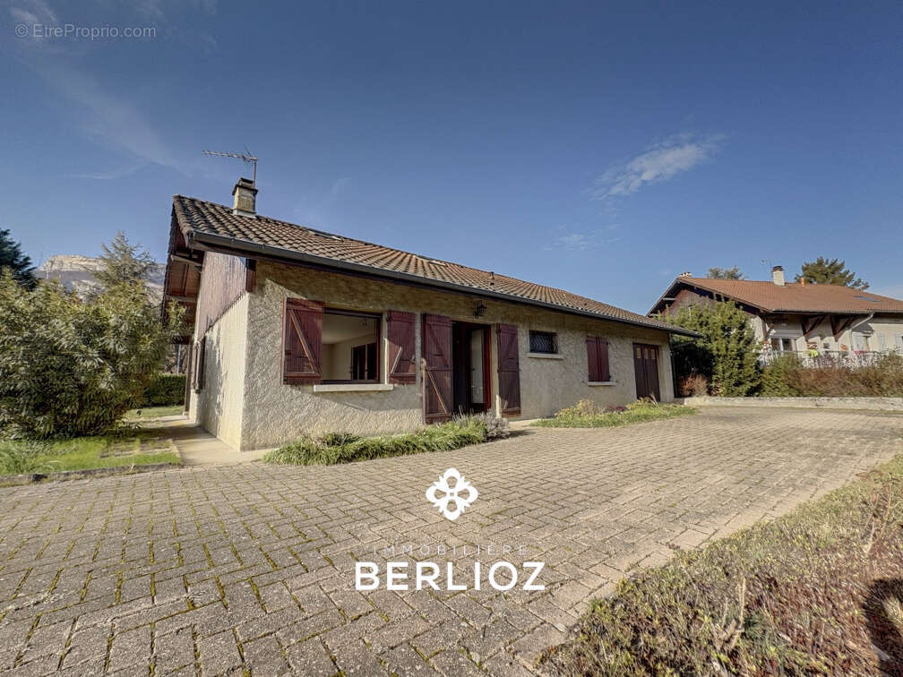 Maison à MEYLAN