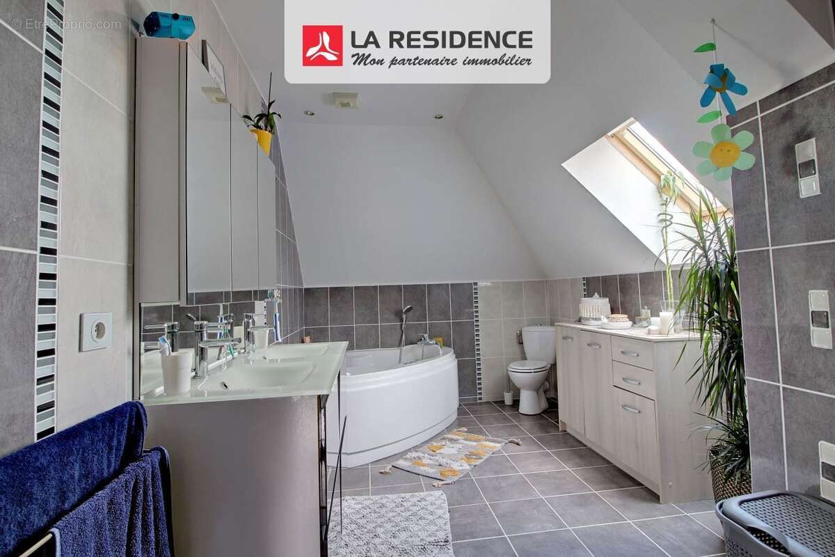 Maison à SAINT-ETIENNE-DU-ROUVRAY