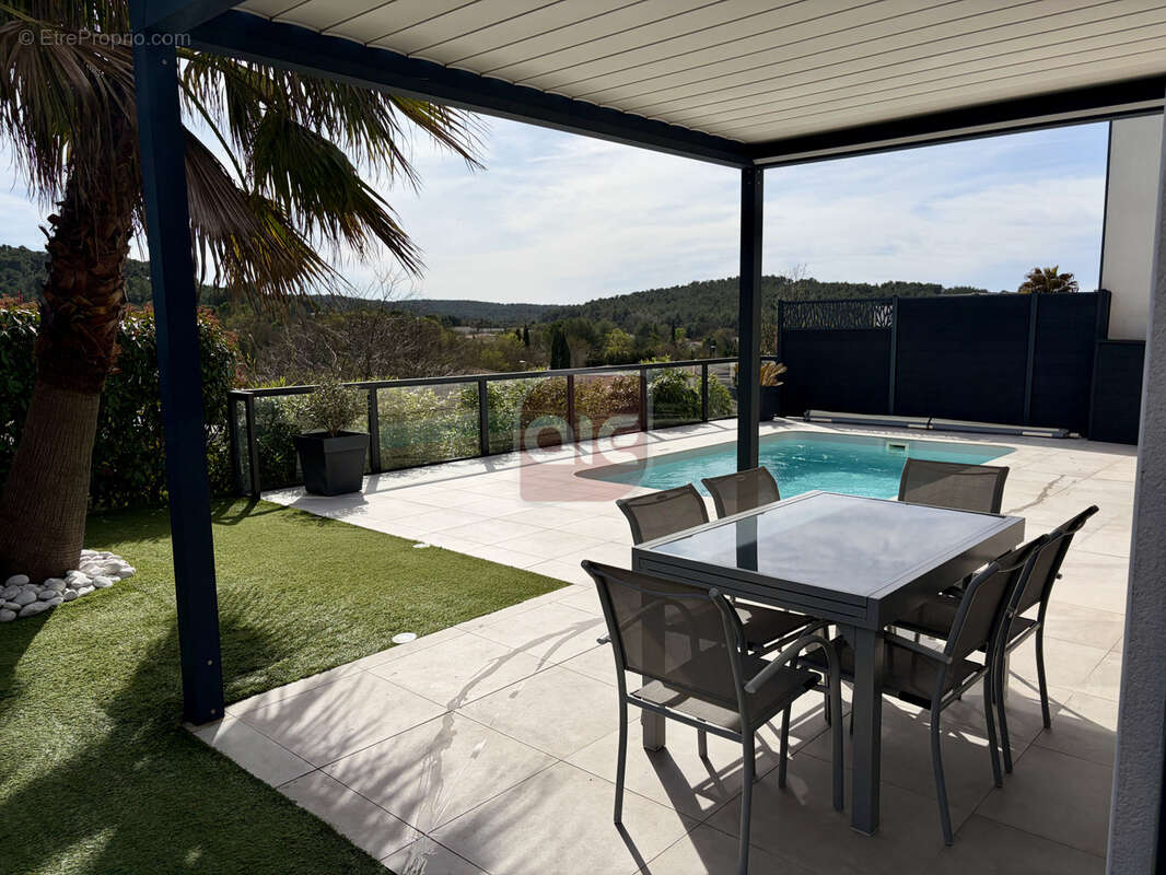 EXCLUSIVITÉ A.I.E. !! Superbe villa T4 récente avec vue dégagée. - photo 2
