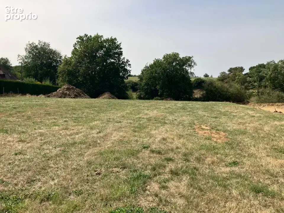 Terrain 584 m² à Arpajon-Sur-Cere  - photo 3