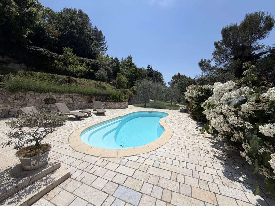 Maison à PEILLE