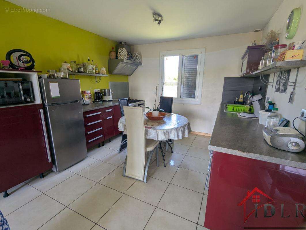 Pavillon sans mitoyenneté sur 1440 m2 à Oyriers - photo 5