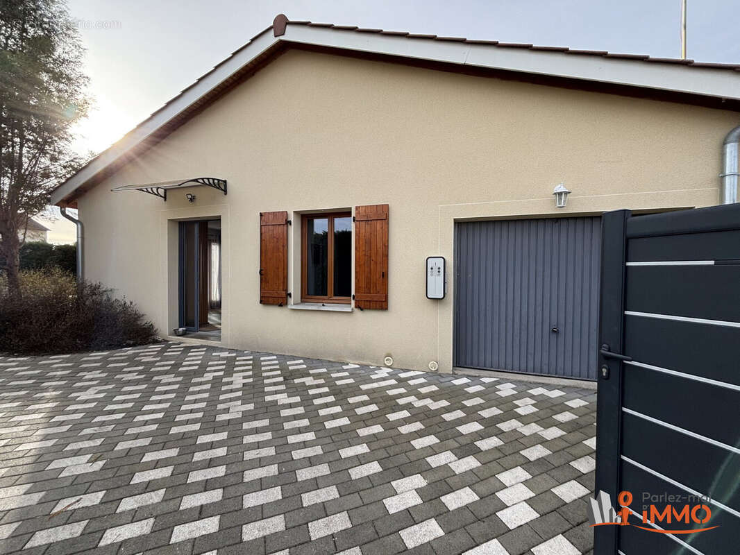 Maison à SURY-LE-COMTAL
