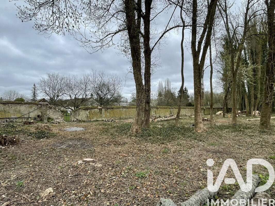 Terrain 832 m² à Les Ormes-Sur-Voulzie  - photo 2