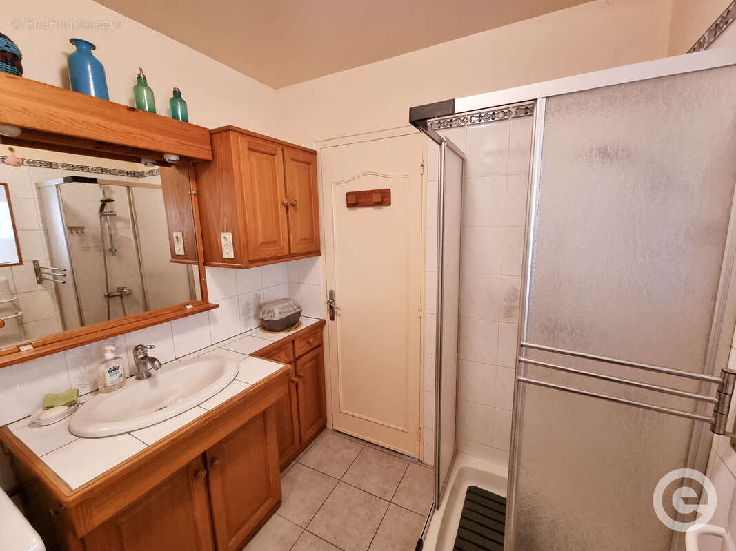 Maison 5 pièces de 117m2 à Etaules avec dépendance - photo 8