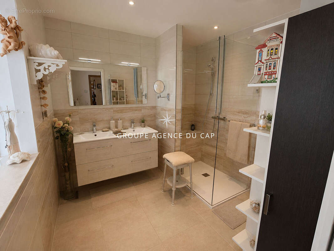 A vendre appartement 4 pieces 3 chambres terrasse apercu mer et vue colline garage et cave 31m² proche centre ville sainte maxim - photo 13