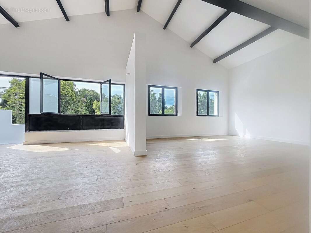 Appartement à VILLENEUVE-LES-AVIGNON
