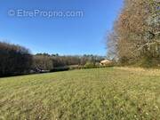 Terrain à NOTRE-DAME-DE-SANILHAC