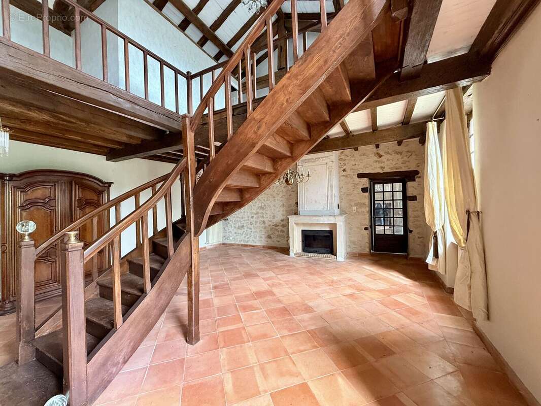 Photo 6 - Maison à NEUFFONS