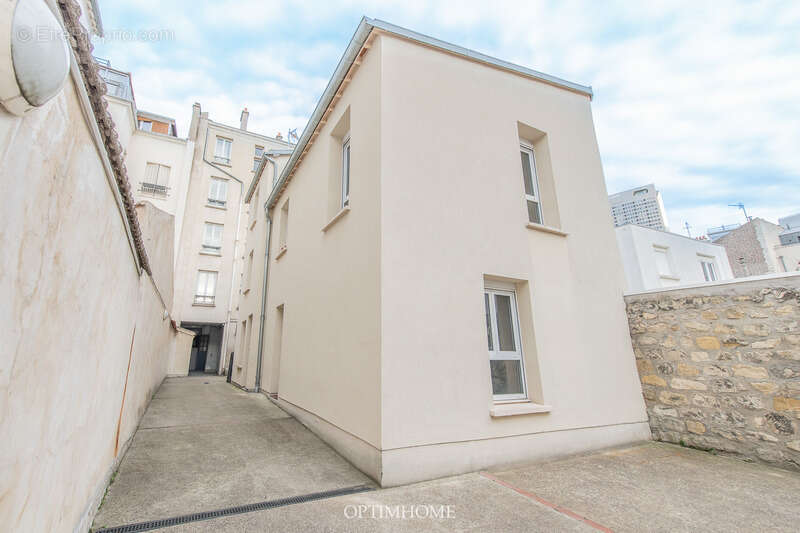 Appartement à COURBEVOIE