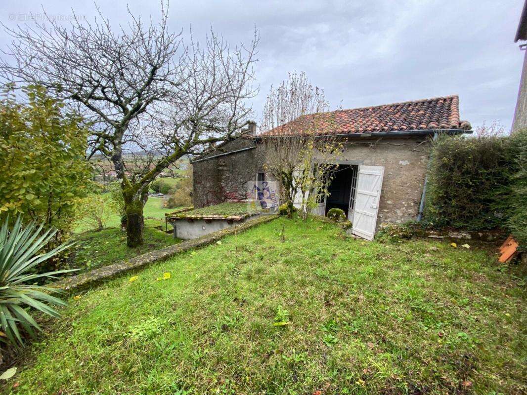 Maison à VILLEBOIS-LAVALETTE