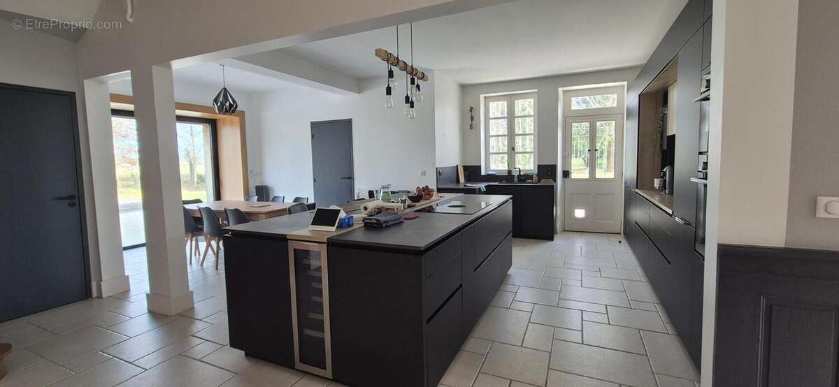 Maison à UCHACQ-ET-PARENTIS