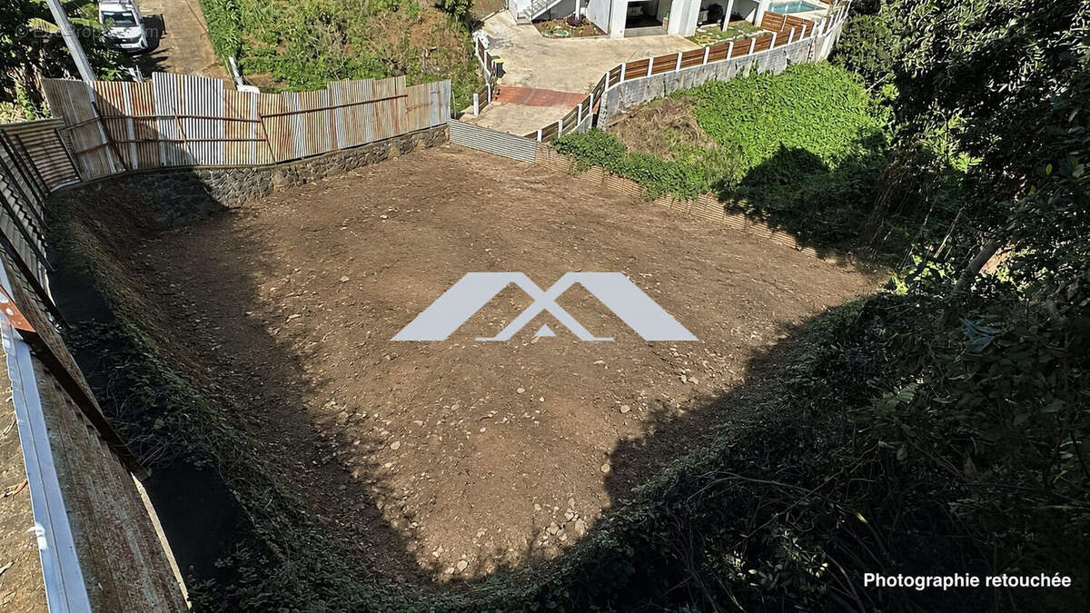 Terrain 400 m² à vendre à Le Tampon (97430) - photo 3