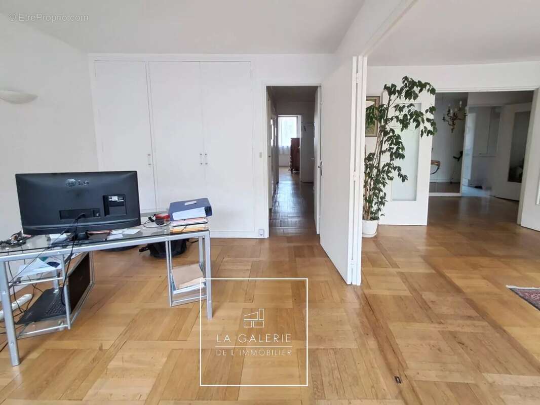 APPARTEMENT A VENDRE T5  La Muette, idéalement situé avec parking et cave. - photo 7