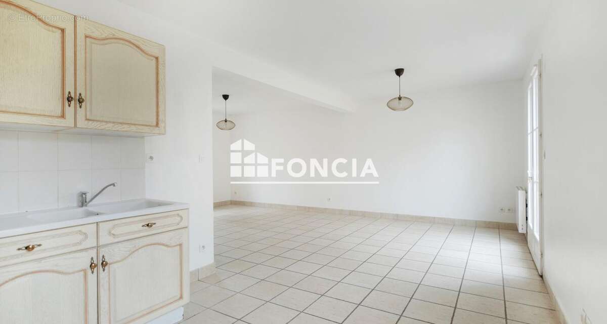 Maison à SAINT-JEAN-DE-BRAYE