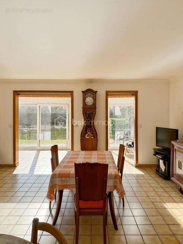 Maison à MOISSY-CRAMAYEL