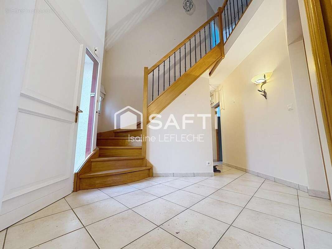 Maison 178 m² à Peronne  - photo 2
