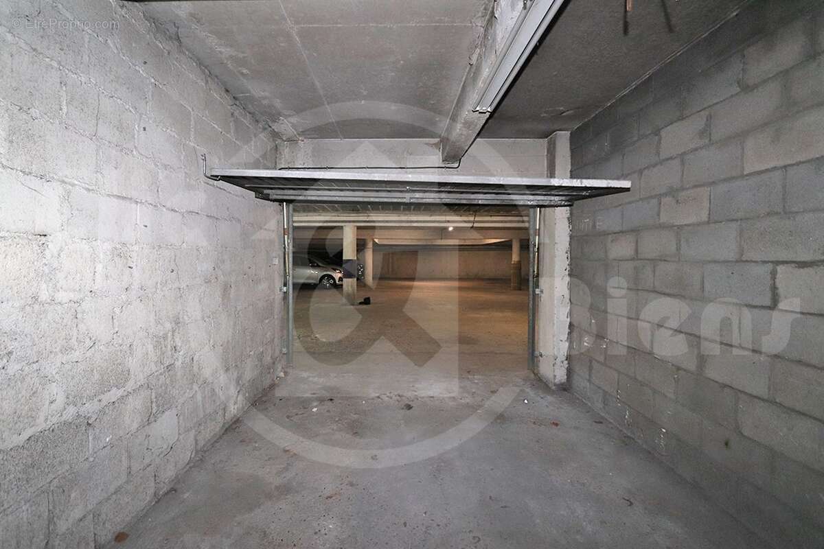 082025 - Parking à BOIS-COLOMBES