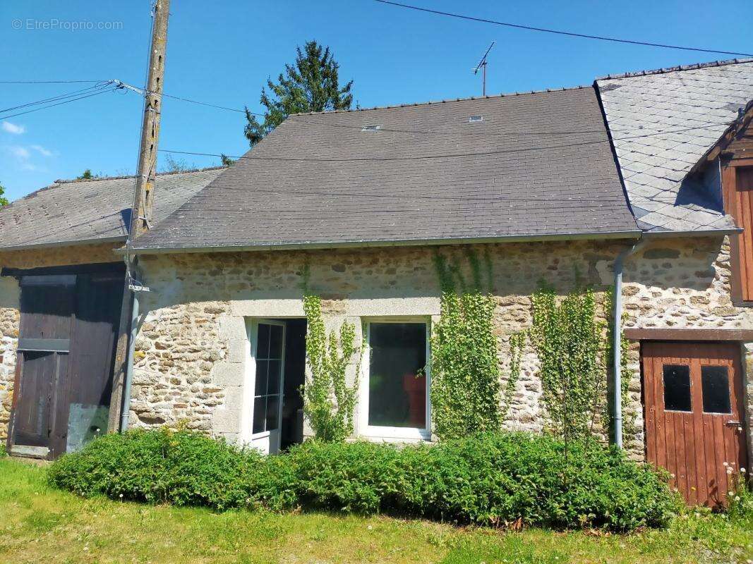 Maison à COURCITE