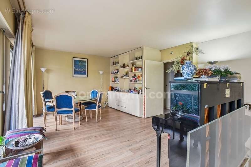 Appartement à PARIS-8E