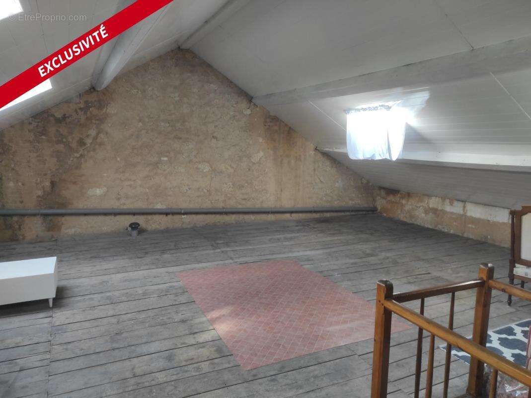 Maison à SAINT-JEAN-D'ANGELY