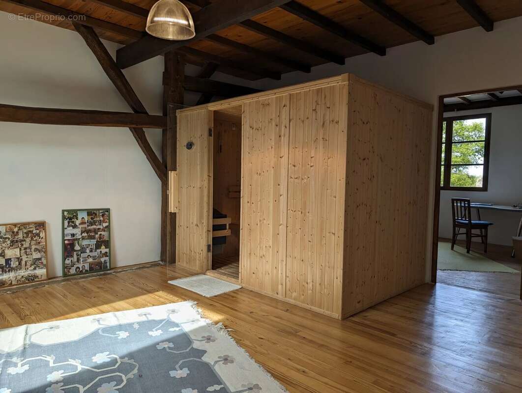 Maison de caractère avec 4 chambres sur 'environ 7318 m². - photo 36