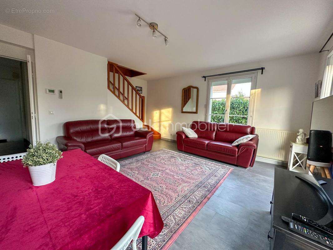 Maison à SAVIGNY-LE-TEMPLE